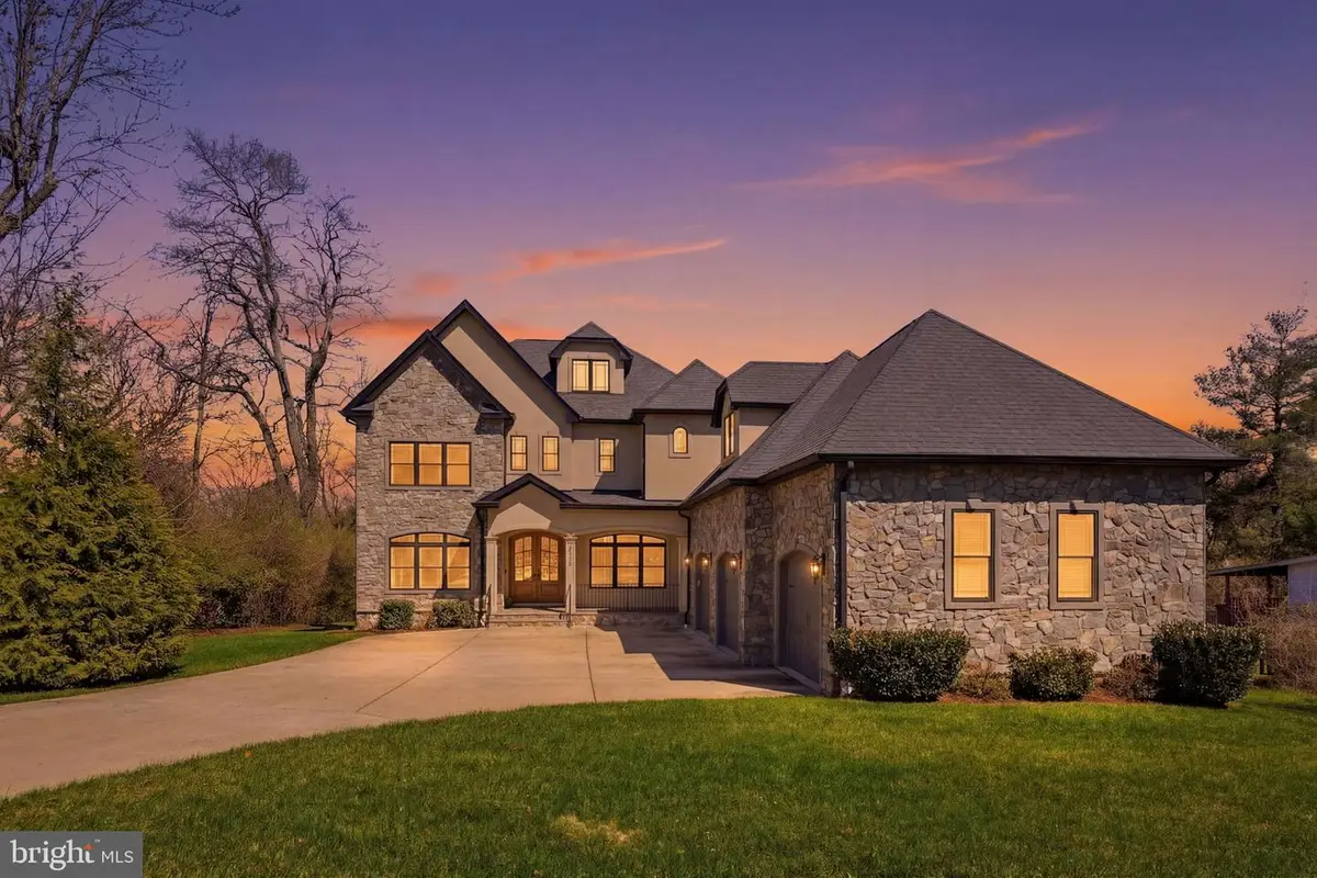 2525 Flint Hill Rd, Vienna, VA 22181 - #1