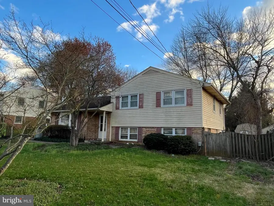 14717 Lock Dr, Centreville, VA 20120 - #3