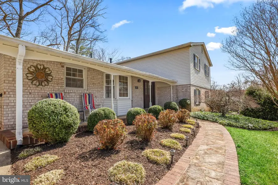 7011 Spaniel Rd, Springfield, VA 22153 - #3