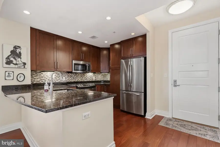 8220 Crestwood Heights Dr #419, McLean, VA 22102 - #3