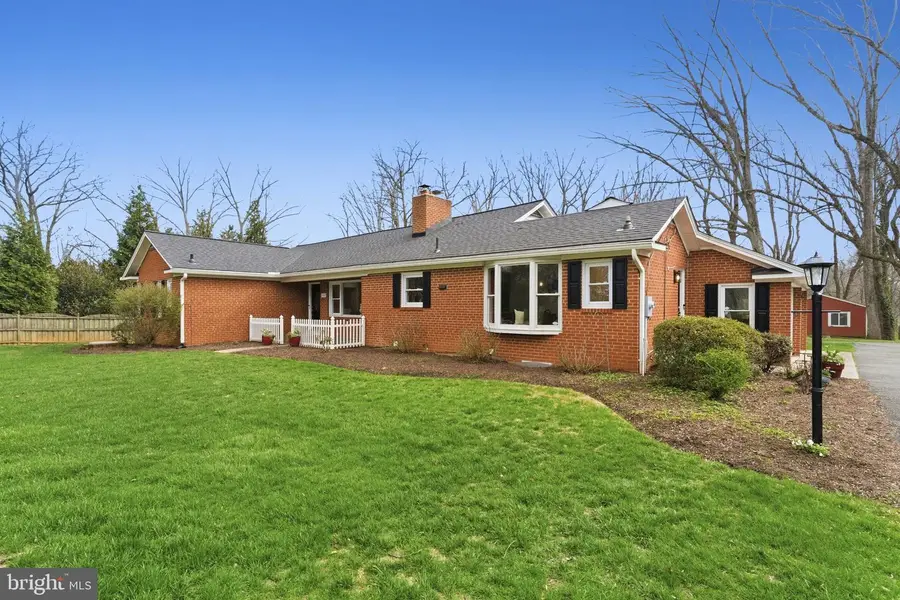 8509 Crestview Dr, Fairfax, VA 22031 - #2