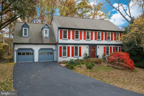 9701 Tree Hollow Ct, FAIRFAX STATION, VA 22039