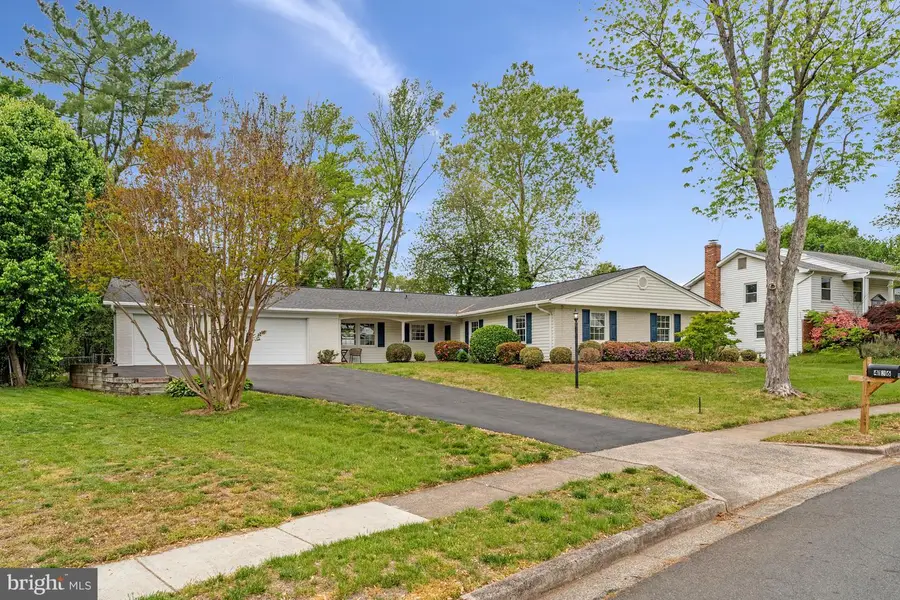 4136 Meadow Hill Ln, Fairfax, VA 22033 - #3