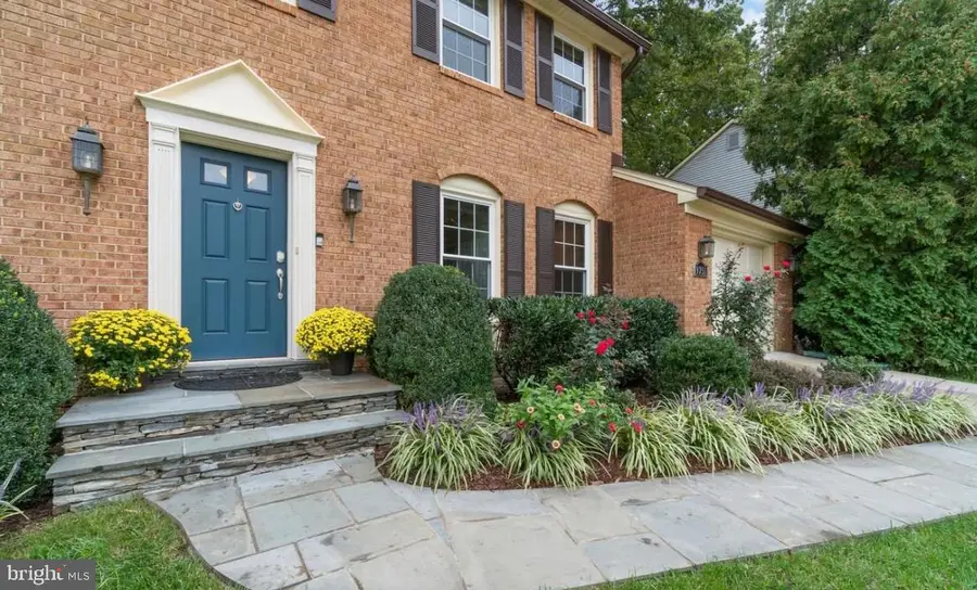 9751 Ironmaster Dr, Burke, VA 22015 - #3