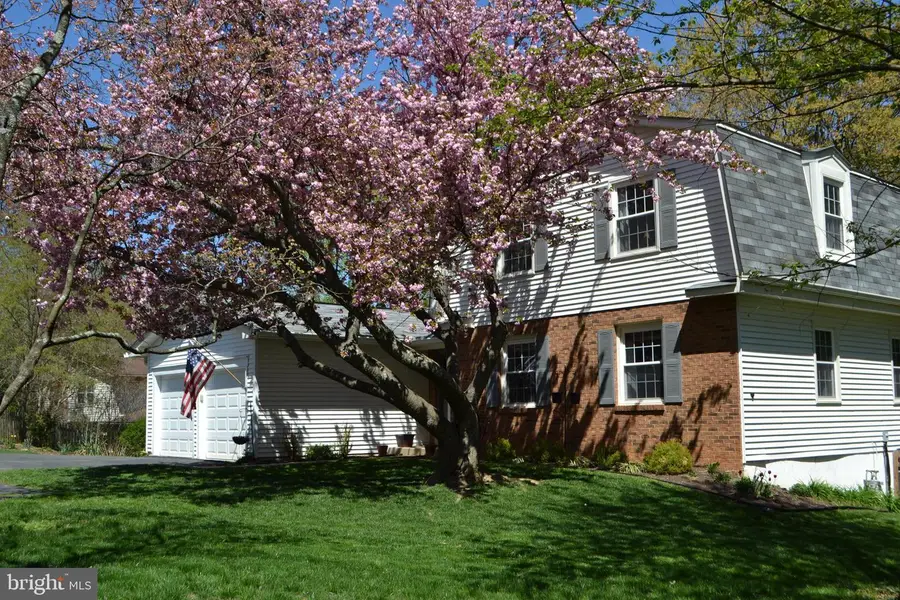 9822 Wolcott Dr, Burke, VA 22015 - #2