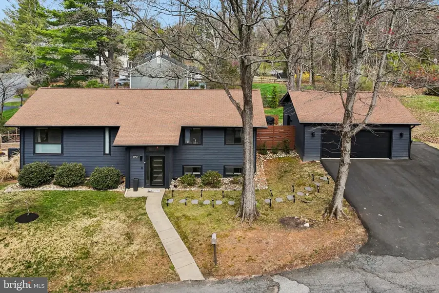 10913 Howland Dr, Reston, VA 20191 - #2