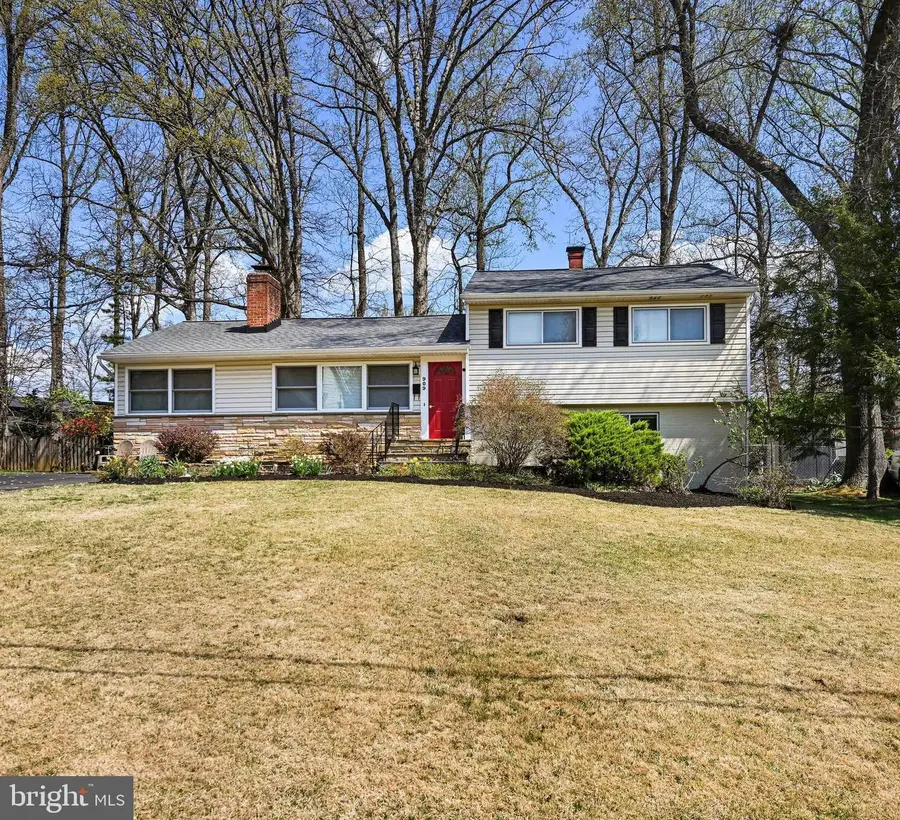 909 Plum St Sw, Vienna, VA 22180 - #3