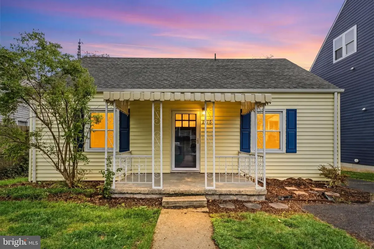 2915 Brook Dr, Falls Church, VA 22042 - #1