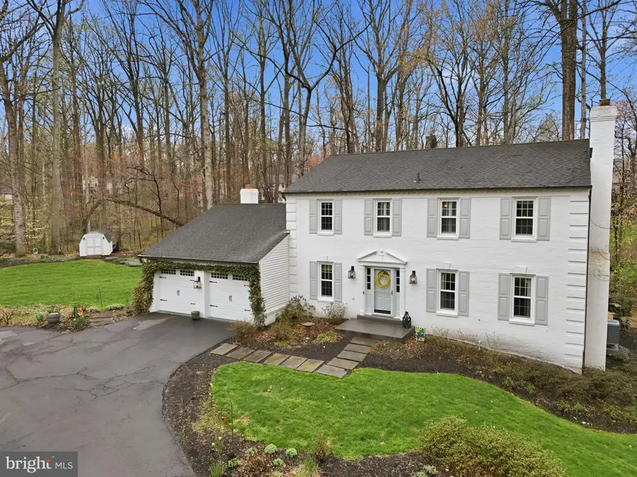 11123 Clara Barton Dr, Fairfax Station, VA 22039 - #2