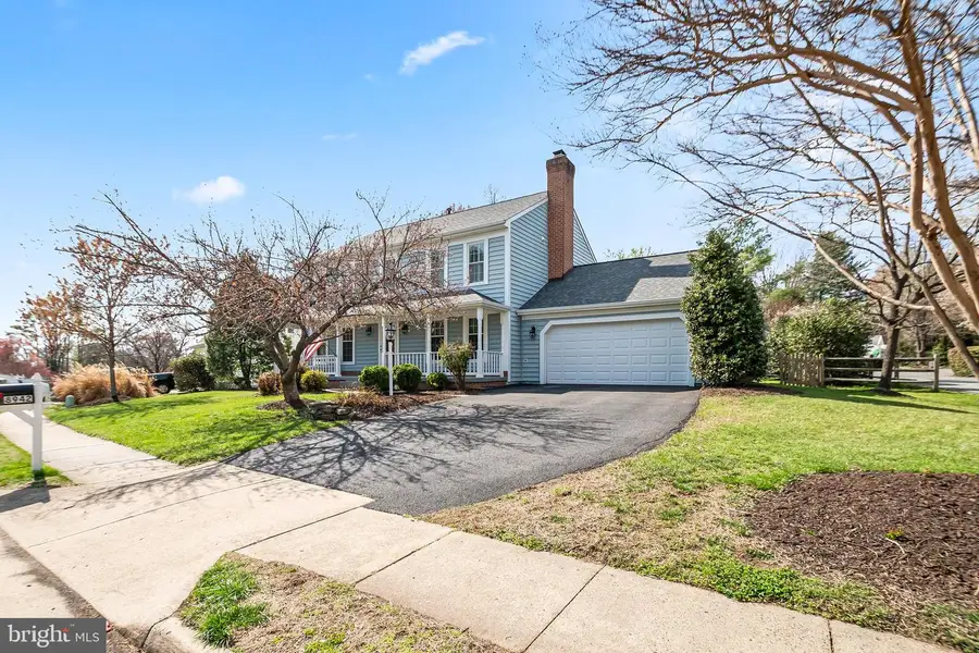 8942 Kenilworth Dr, Burke, VA 22015 - #2
