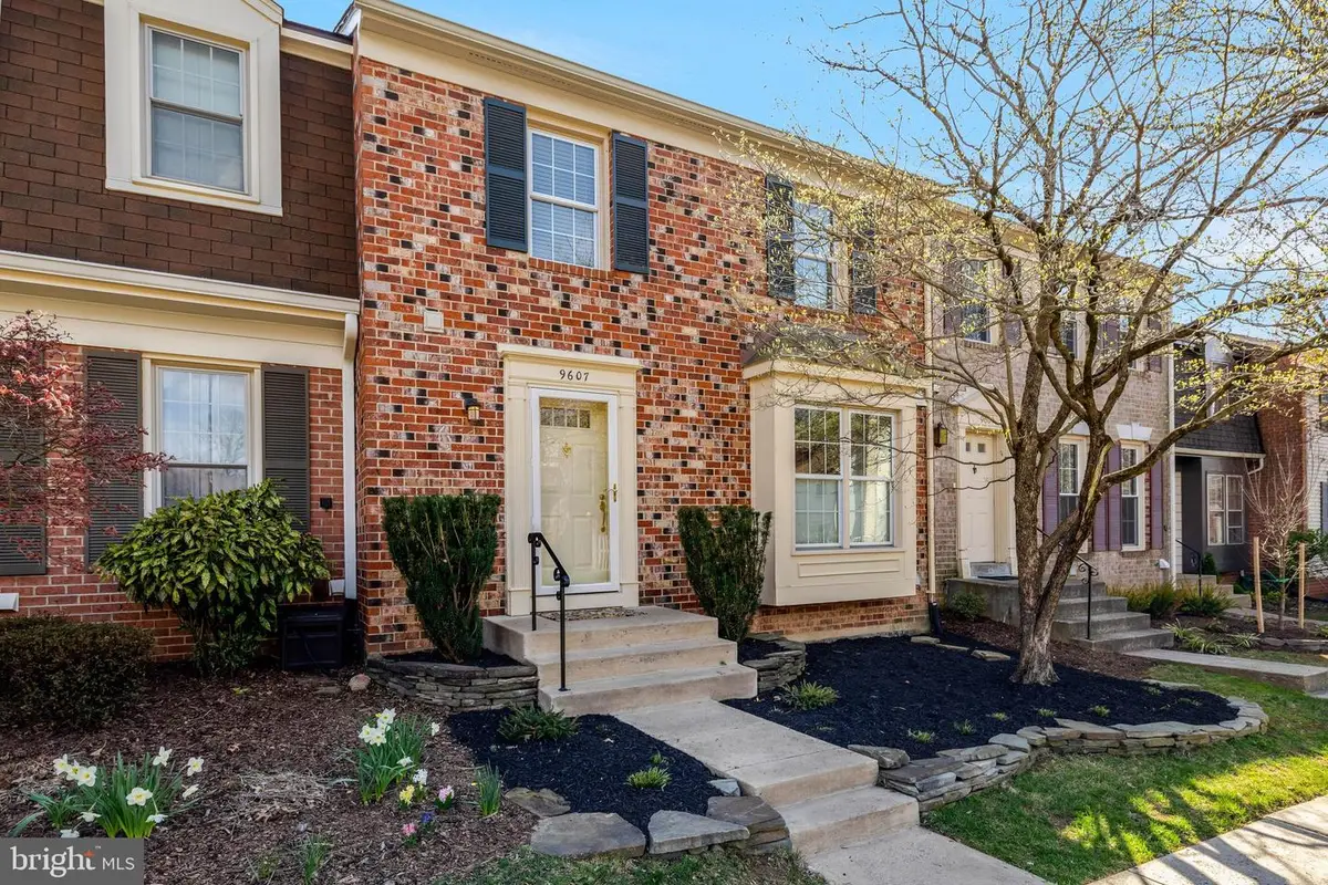 9607 Scotch Haven Dr, Vienna, VA 22181 - #1