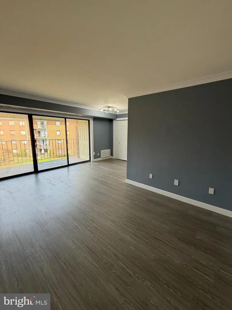 7608 Savannah St #203, Falls Church, VA 22043 - #3