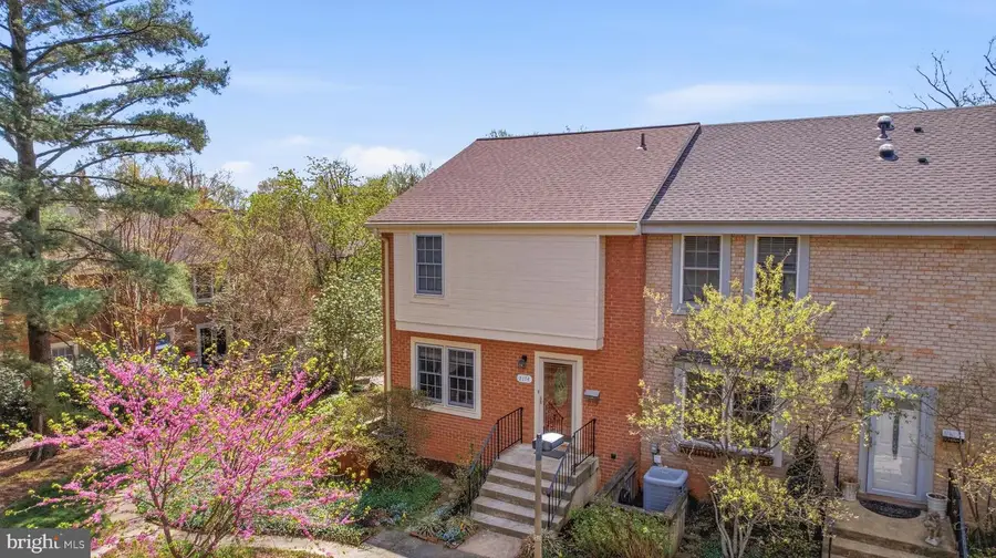 2174 Golf Course Dr, Reston, VA 20191 - #3