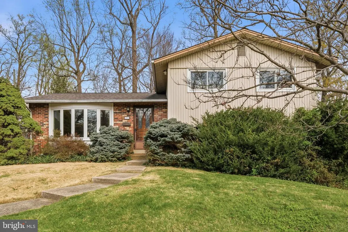 4519 Weyburn Dr, Annandale, VA 22003 - #1