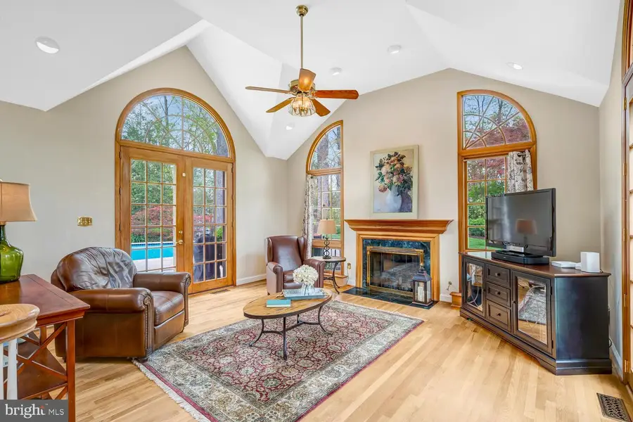 723 Forest Park Rd, Great Falls, VA 22066 - #2