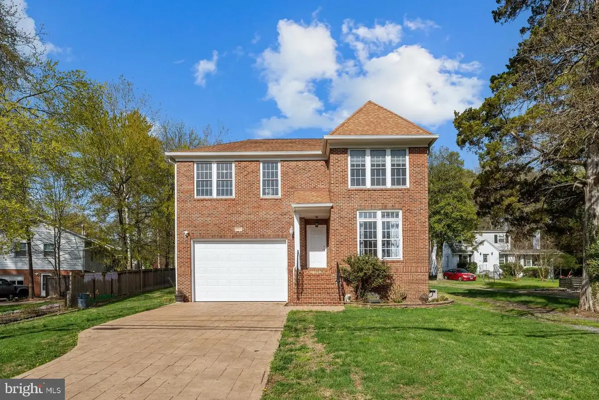 6912 Alpine Dr, Annandale, VA 22003 - #1