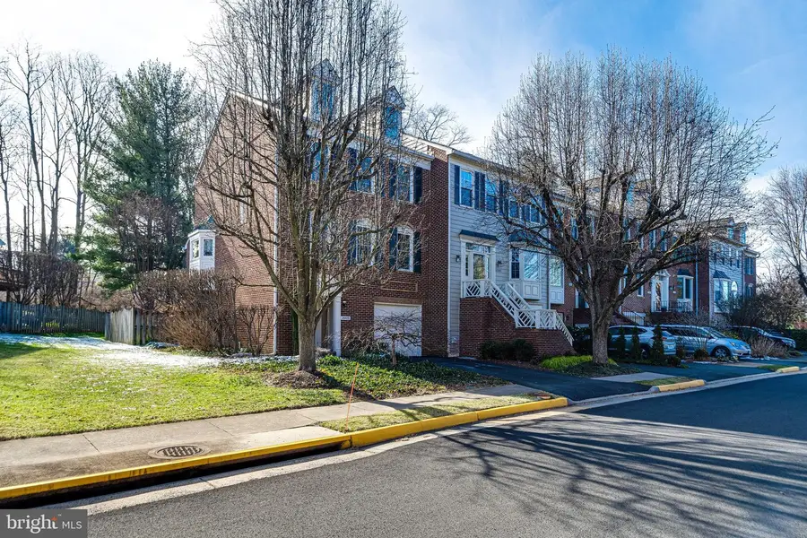 2001 Gervais Dr, Falls Church, VA 22043 - #3