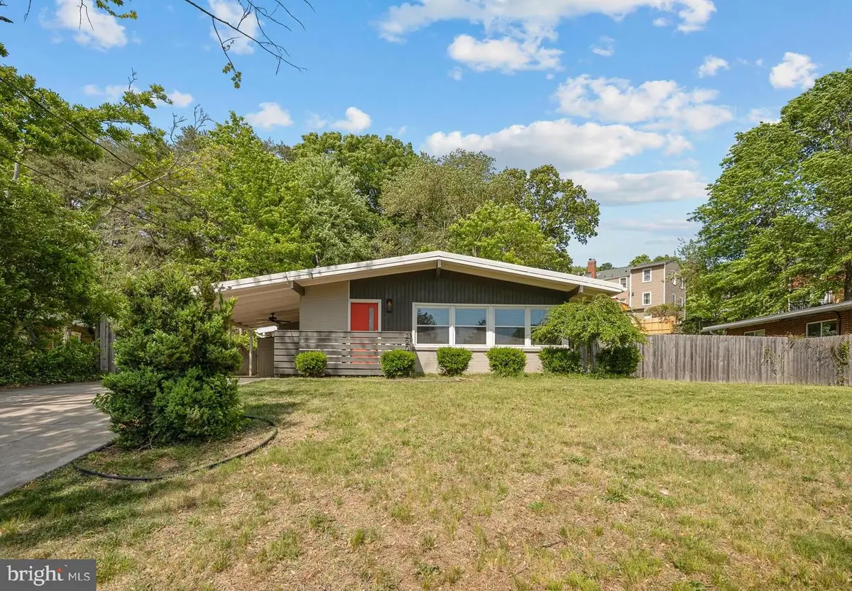 2908 Farmington Dr, Alexandria, VA 22303 - #1