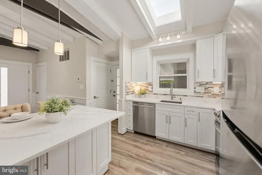 2908 Farmington Dr, Alexandria, VA 22303 - #3