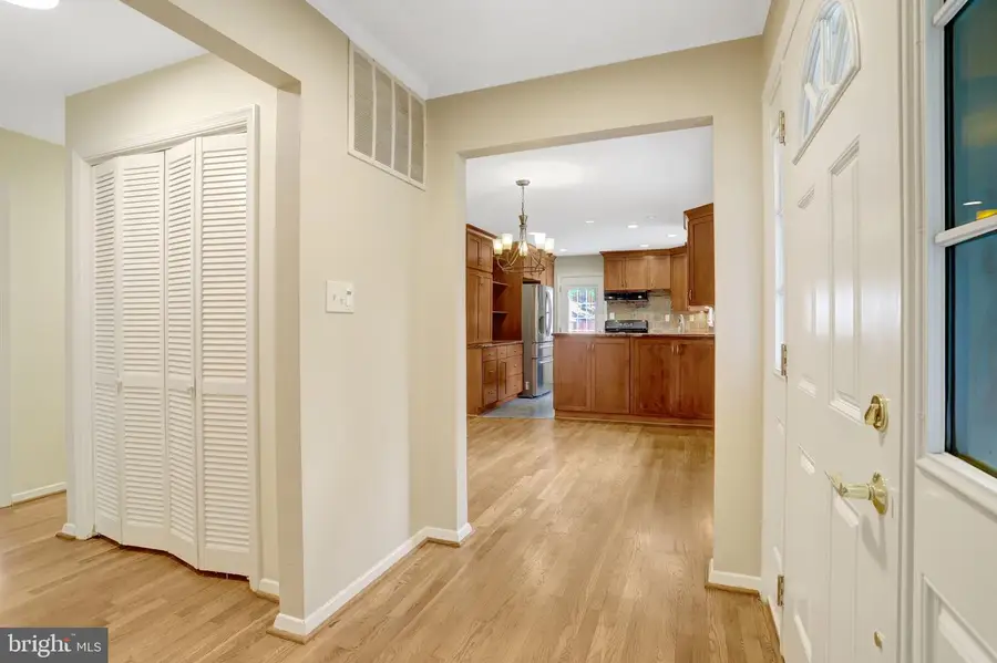 2106 Basset St, Alexandria, VA 22308 - #2