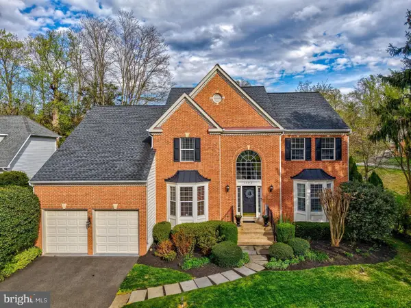 1302 Monroe St, HERNDON, VA 20170