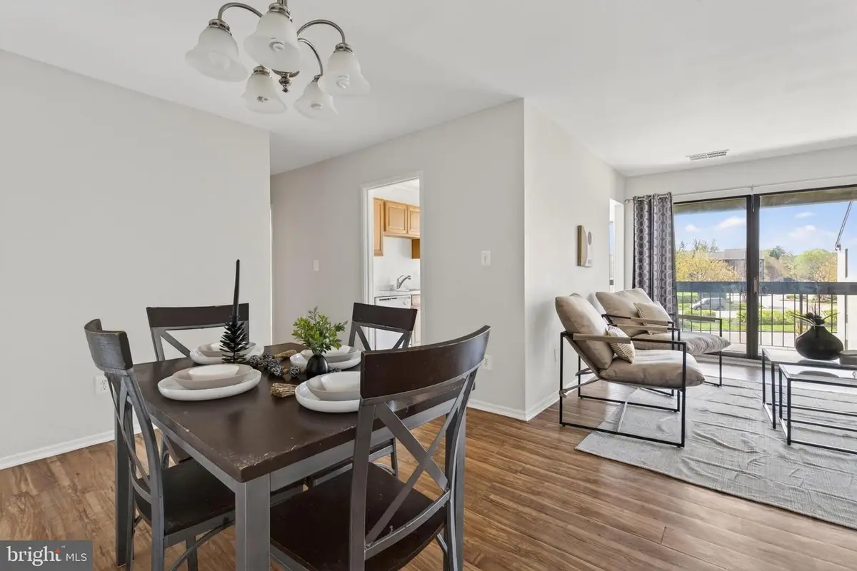 561 Florida Ave #204, Herndon, VA 20170 - #1