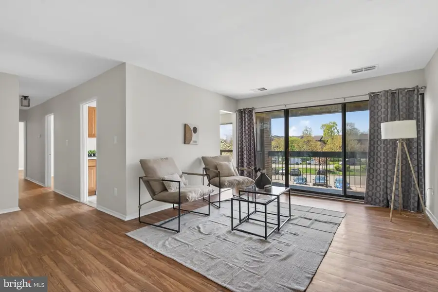 561 Florida Ave #204, Herndon, VA 20170 - #3