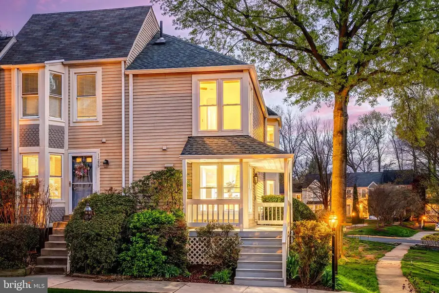 11257 Silentwood Ln, Reston, VA 20191 - #2