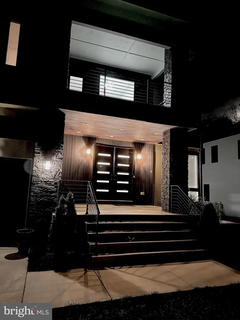 1815 Peabody Dr, Falls Church, VA 22043 - #3