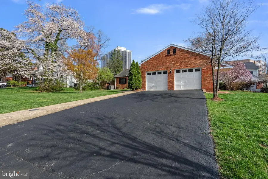 6415 Shady Ln, Falls Church, VA 22042 - #3