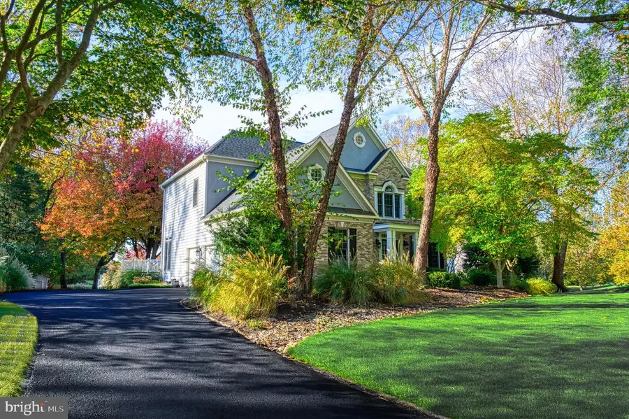 10409 Dunn Meadow Rd, Vienna, VA 22182 - #3