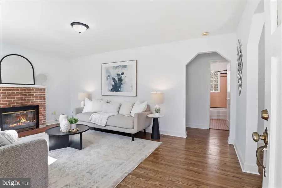 9704 Blake Ln, Fairfax, VA 22031 - #2