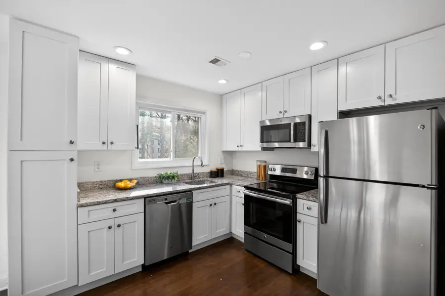 2434 Southgate Sq, Reston, VA 20191 - #2