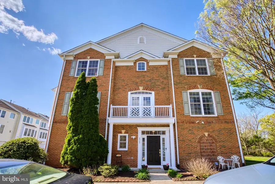 2520 Walnut Leaf Ln, Herndon, VA 20171 - #2
