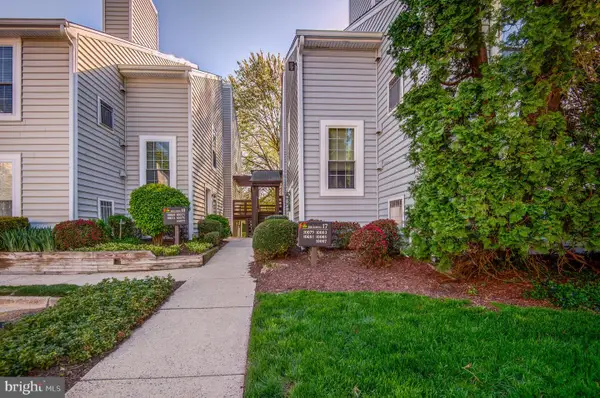 10087 Oakton Terrace Rd, OAKTON, VA 22124