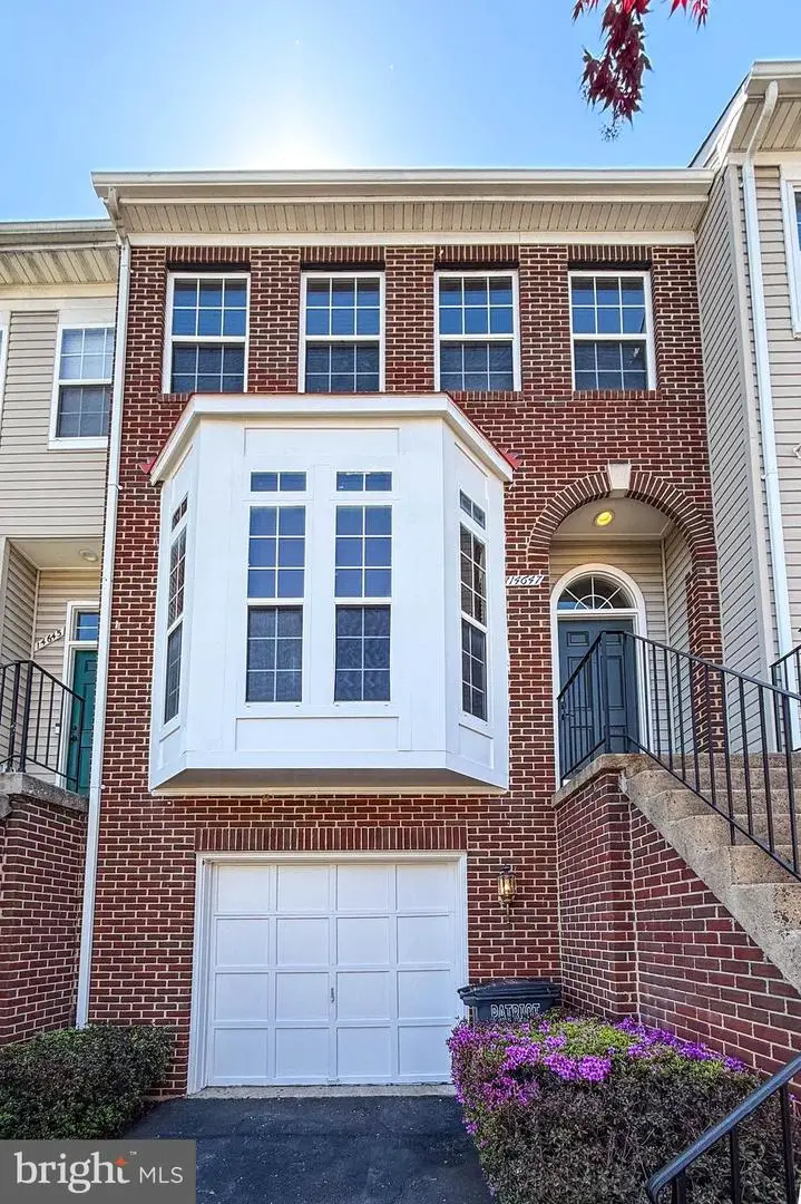 14647 Seasons Dr, Centreville, VA 20120 - #1