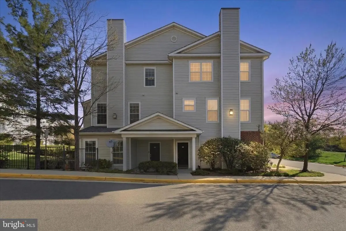 13046 Cabin Creek Rd, Herndon, VA 20171 - #1