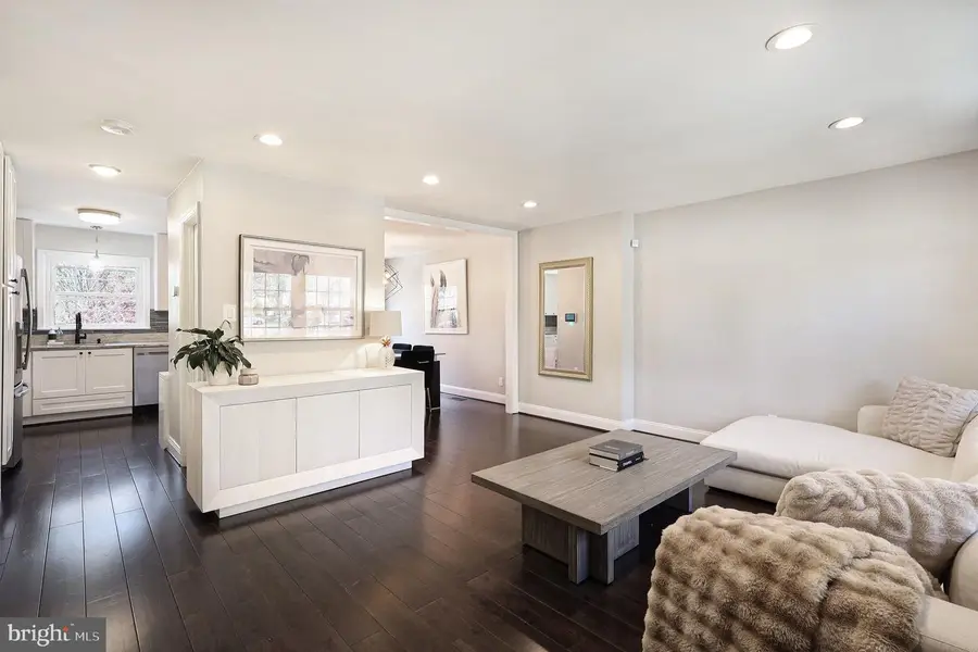 6308 Paddington Ln, Centreville, VA 20120 - #3