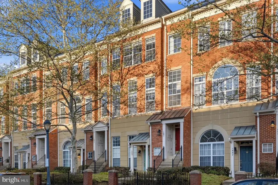 1881 Crescent Park Dr, Reston, VA 20190 - #2
