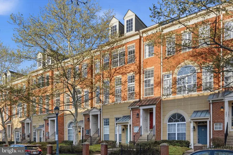 1881 Crescent Park Dr, Reston, VA 20190 - #3