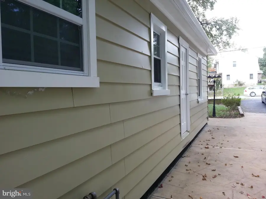 2063 Woodford Rd, Vienna, VA 22182 - #3