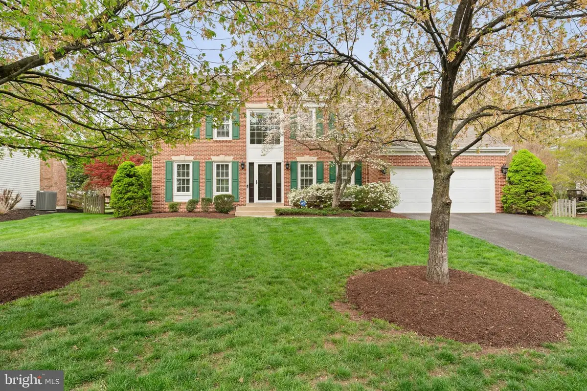 6474 Gristmill Square Ln, Centreville, VA 20120 - #1