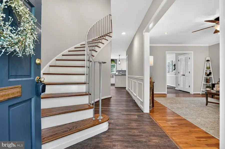 6020 Waterbury Ct, Springfield, VA 22152 - #3
