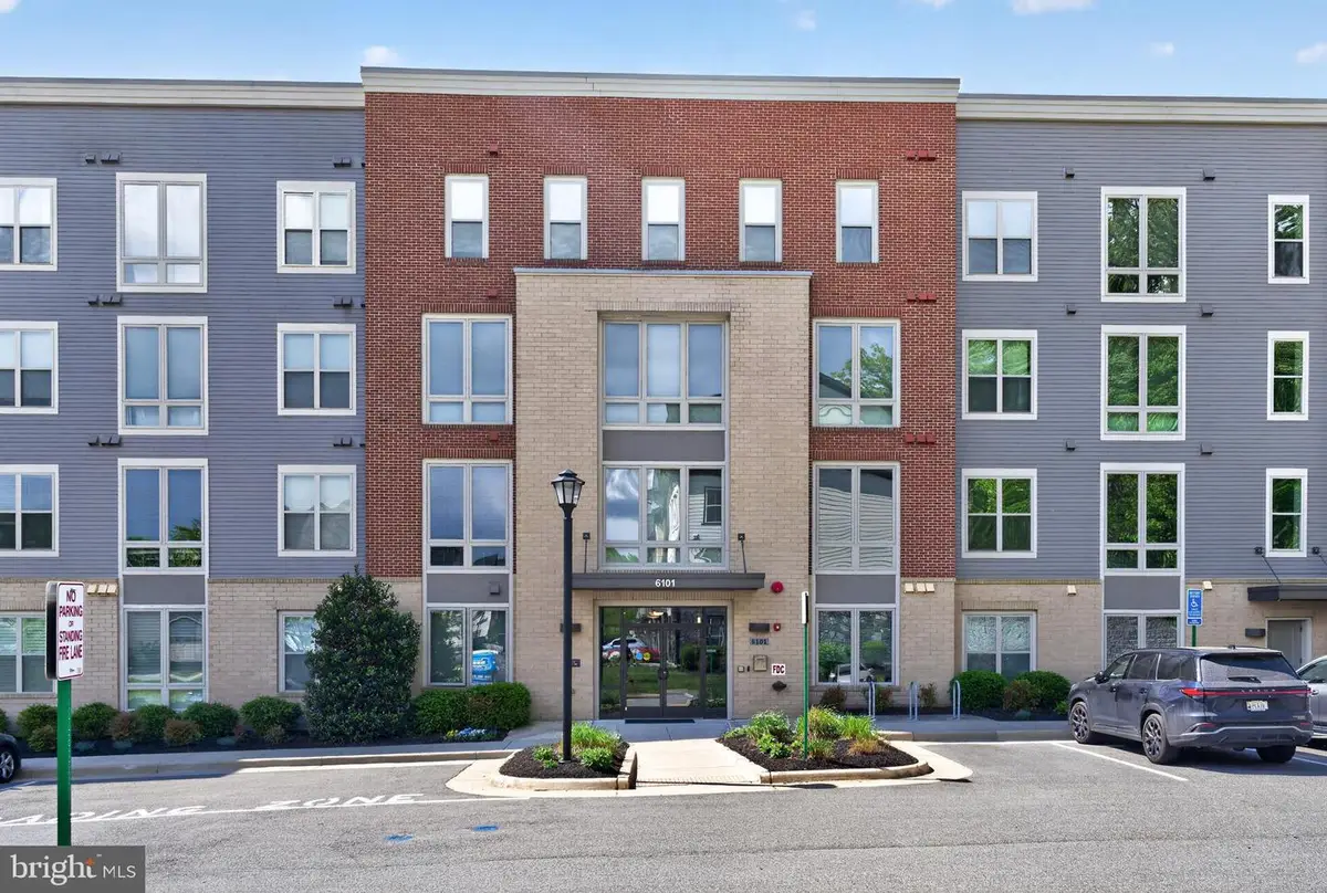 6101 Fairview Farm Dr #207, Alexandria, VA 22315 - #1