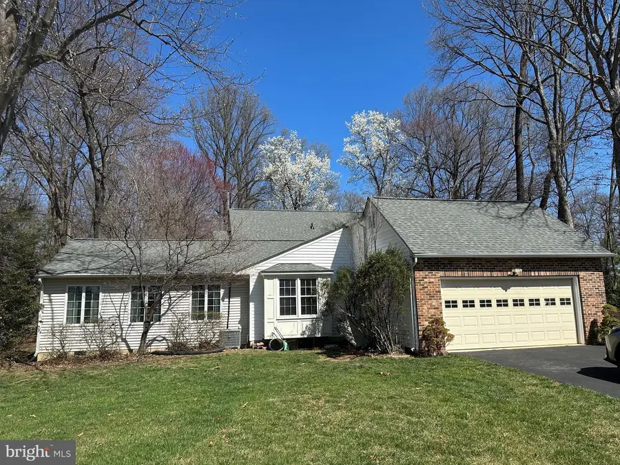 11104 Loran Rd, Great Falls, VA 22066 - #2