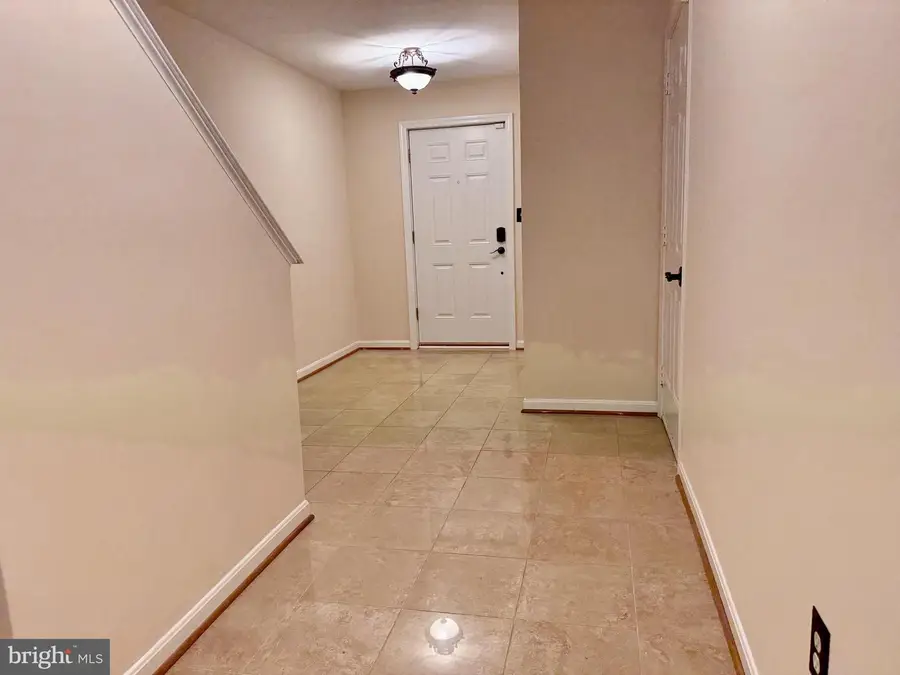 5169 Ballycastle Cir, Alexandria, VA 22315 - #3