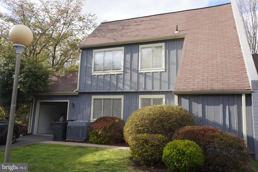 1434 Yellowwood Ct, Reston, VA 20190 - #2