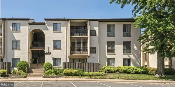 609 Center St #203, HERNDON, VA 20170