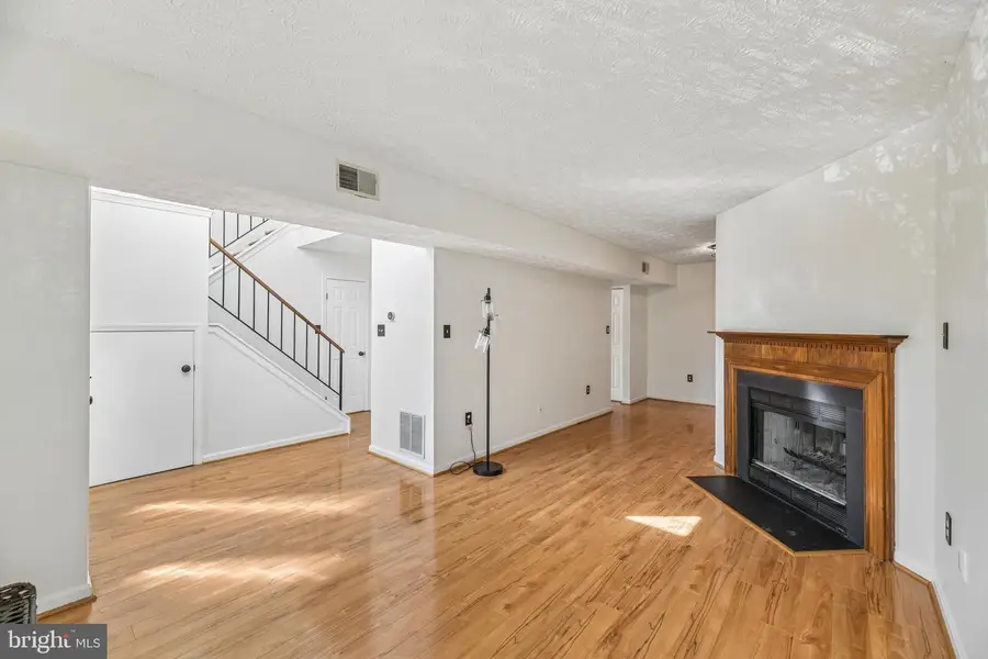 6101-b Hoskins Hollow Cir, Centreville, VA 20121 - #2