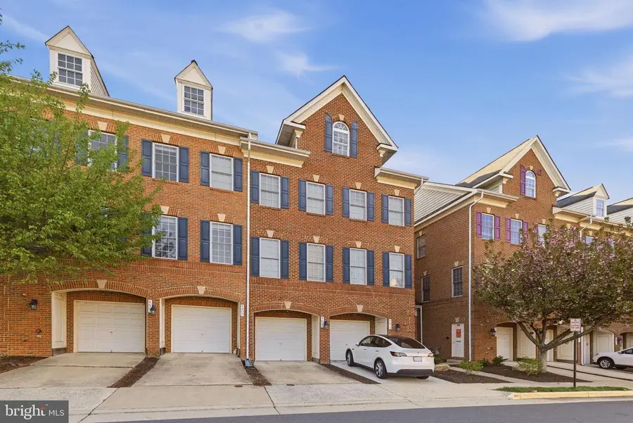4609 Hummingbird Ln #106, Fairfax, VA 22033 - #2